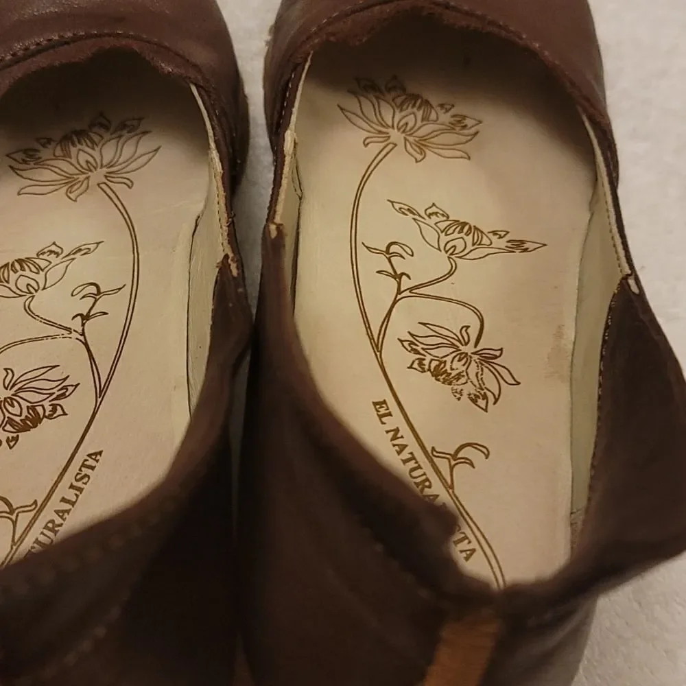 El naturalista Mary Jane style shoes size 8